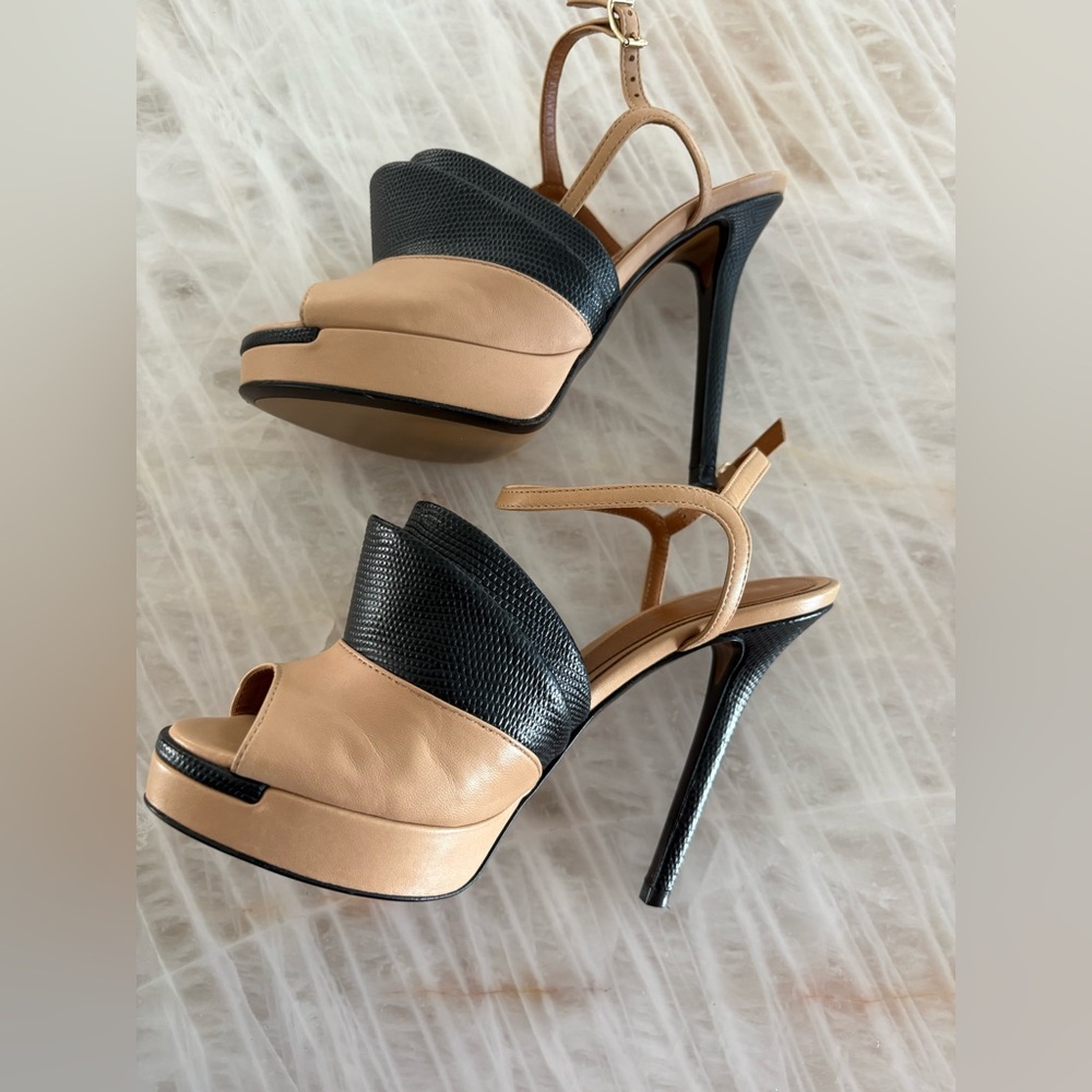 Rare Fendi Black and Tan Peep-Toe Heels Size 37 - Picture 8 of 16